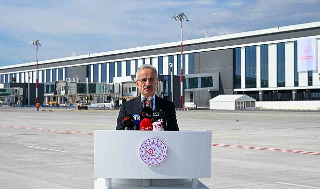 Bakan Uraloğlu: "Her gün ortalama yaklaşık 9 stadyum dolusu yolcu havayolu ile seyahat etti"