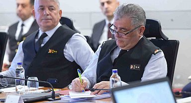 Bakan Yerlikaya: "Yeni yıl tedbirlerine ilişkin hazırlık ve koordinasyon toplantımızı gerçekleştirdik"