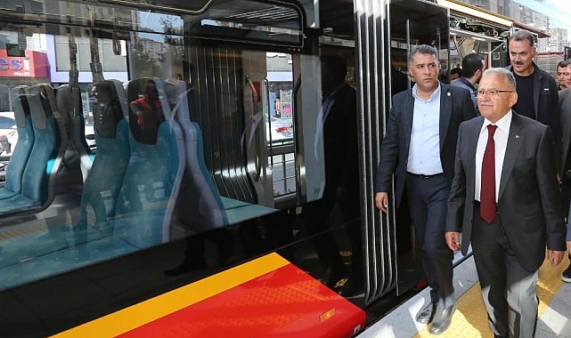 Başkan Büyükkılıç'tan 1 yılda 90 saat ücretsiz tramvay hizmeti