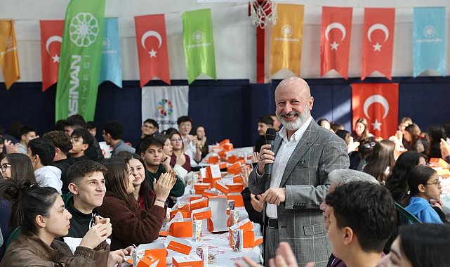 Başkan Çolakbayrakdar: "Güçlü Türkiye'nin temeli donanımlı gençliktir"