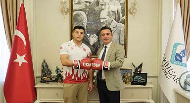 Başkan Dökmeci, "Milli sporcumuz Doğan Kılıç bizi gururlandırdı"