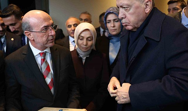 Başkan Pekyatırmacı, Türklerin Mirası Projesinin ilk 4 cildini Cumhurbaşkanı Erdoğan'a takdim etti