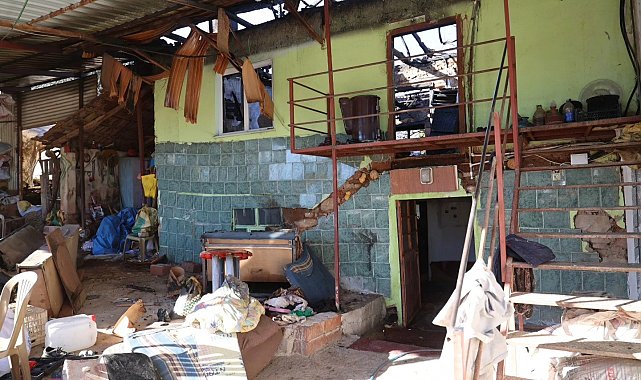 Başkan Tatık evleri yanan aileyi yalnız bırakmadı