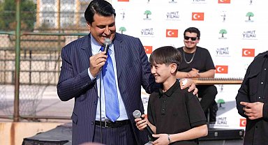 Başkan Yılmaz gençlerle bir arada