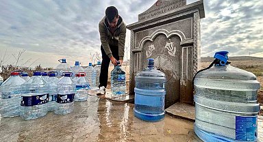 Başkentte su kesintisi yaşayan vatandaşlar ihtiyaçlarını çeşmeden gideriyor