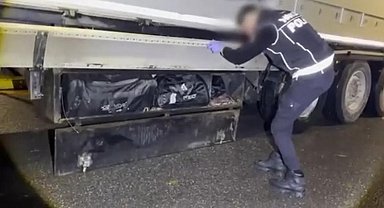 Batman'da 'şehit Alper Albayrak' operasyonu: 35 kilo skunk, 2 kilo esrar ele geçirildi