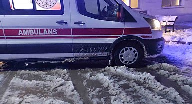 Batman'da 42 yaşındaki hasta, paletli ambulansla hastaneye ulaştırıldı