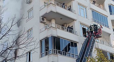 Batman'da apartmanda yangın: 20'den fazla kişi itfaiye merdiveniyle kurtarıldı