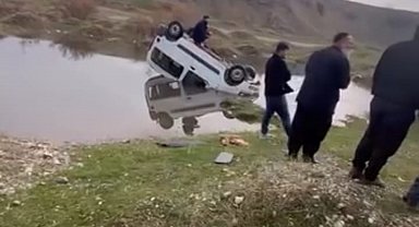 Batman'da hafif ticari araç yapay gölete uçtu, sürücü yaralandı