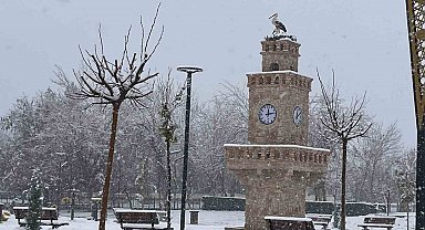 Batman'da kar sevinci: Sokaklar beyaza büründü