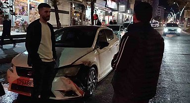 Batman'da seyir halindeki otomobil alev aldı