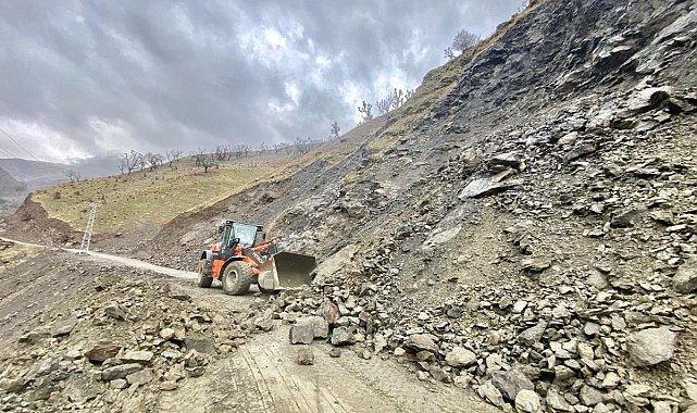 Batman'da şiddetli yağışlarla birlikte bazı köy ve mezra yolları ulaşıma kapandı