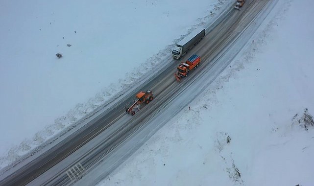 Bayburt ve Erzincan'ın yüksek kesimlerinde kar yağışı etkili oldu