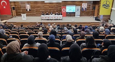 Bayburt'ta insan hakları konulu panel düzenlendi