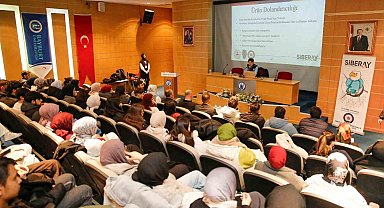 Bayburt'ta öğrenciler yapay zeka destekli dolandırıcılığa karşı bilgilendirildi