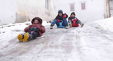 Bayburt'un süper abileri: Dik yokuş pist oldu, kardeş sevgisi soğuğu unutturdu