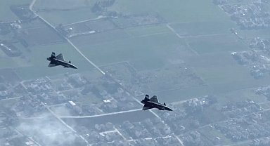 Bayraktar KIZILELMA'dan akıllı filo otonomisi ile kol uçuşu