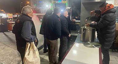 Belediyeden fabrika işçilerine sıcak çorba