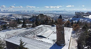 Beyaz gelinliğini giyen Harput havadan görüntülendi
