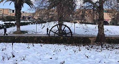 Beyaz örtüyle kaplanan Balıklıgöl havadan görüntülendi