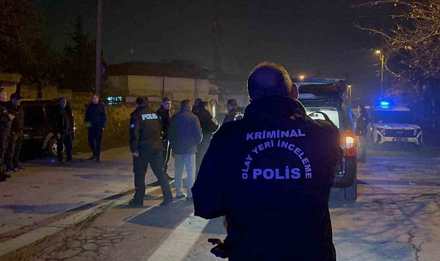 Bıçakla yaralanan şahıs, aracıyla hastaneye gitmeye çalıştı