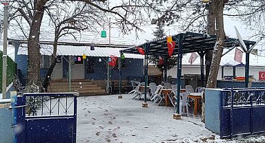 Bilecik'in yüksek kesimlerine mevsimin ilk karı düştü