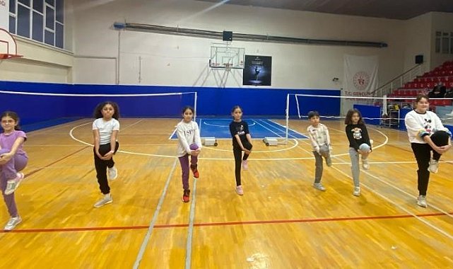 Bilecik'te badminton antrenmanları yoğun tempoda devam ediyor