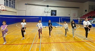 Bilecik'te badminton antrenmanları yoğun tempoda devam ediyor