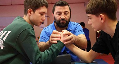 Bilecik'te Bilek Güreşi Gençler İl Birinciliği tamamlandı