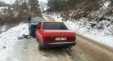 Bilecik'te meydana gelen trafik kazasında 4 kişi yaralandı