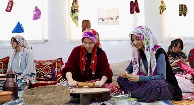 Bilecik'te öğrencilerden hayır çarşısı