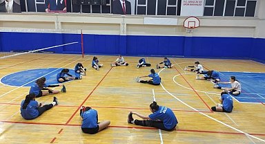 Bilecik'te spor okullarında voleybol antrenmanları sürüyor