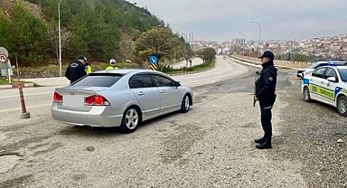 Bilecik'te yasal kalış hakkı bulunmayan 2 kişi yakalanarak, sınır dışı süreçleri başlatıldı