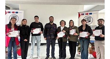 Bin kişiye ev pansiyonculuğunu öğrenerek sertifika aldı