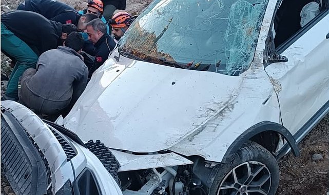 Bingöl'de otomobil şarampole uçtu: 2 yaralı