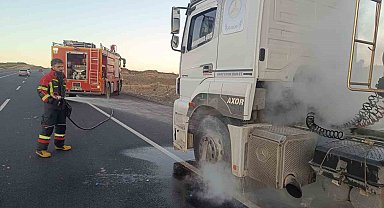 Bingöl'de seyir halindeki tırda yangın paniği: Facia son anda önlendi