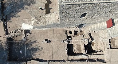 Bir asırdır toprak altında olan Diyarbakır surlarının 1.35 metresi gün yüzüne çıkartıldı