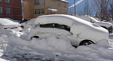 Bitlis'te kar esareti: 181 köy yolu ulaşıma kapandı