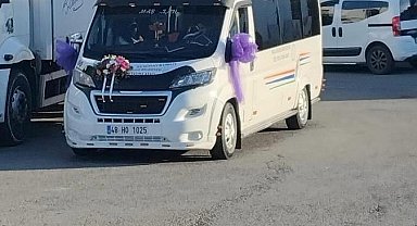 Bodrum'da gelin dolmuşu ilçe sokaklarını şenlik alanına çevirdi