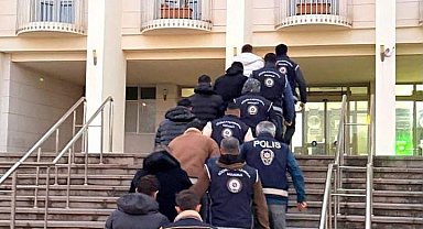 Bodrum'da kaçak göçmen çetesi çökertildi: 3 tutuklama