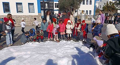 Bodrum'da öğrencilere yapay kar sürprizi