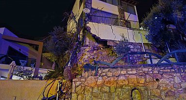 Bodrum'da sağanak yağış: Yollar kapandı, ev ve iş yerlerini su bastı