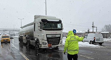 Bolu Dağı ağır tonajlı araçlara kapatıldı