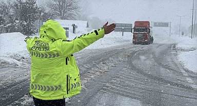 Bolu Dağı geçişi ağır tonajlı araç geçişine geliş-gidiş açıldı