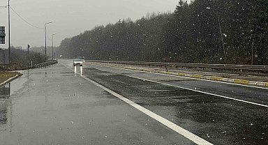 Bolu Dağı geçişinde kar yağışı etkili oluyor