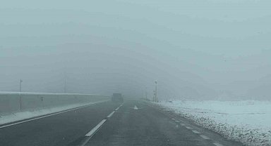 Bolu Dağı'nda kar ve sis etkili oluyor