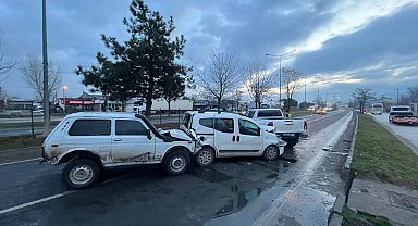 Bolu'da 4 araç zincirleme kazaya karıştı, trafik kilitlendi