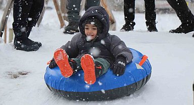 Bolu'da eğitime kar engeli: Okullar 1 gün tatil edildi