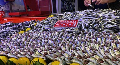 Bolu'da fırtına balık tezgahlarını vurdu