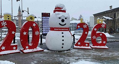 Bolu'da kar fırtınası hayatı olumsuz etkiledi: Vatandaşlar şemsiyeyle dolaştı